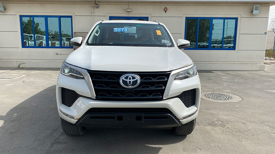 TOYOTA Fortuner