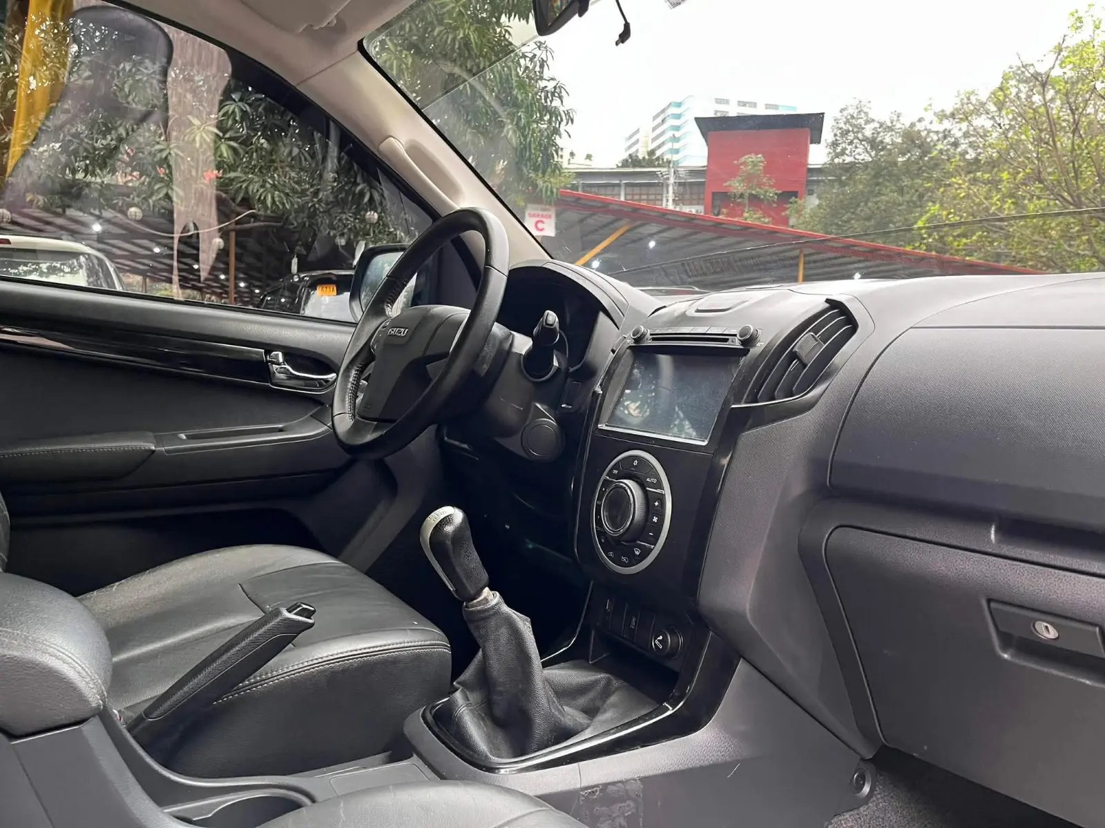 Used 1
                    ISUZU
                     for Sale Image