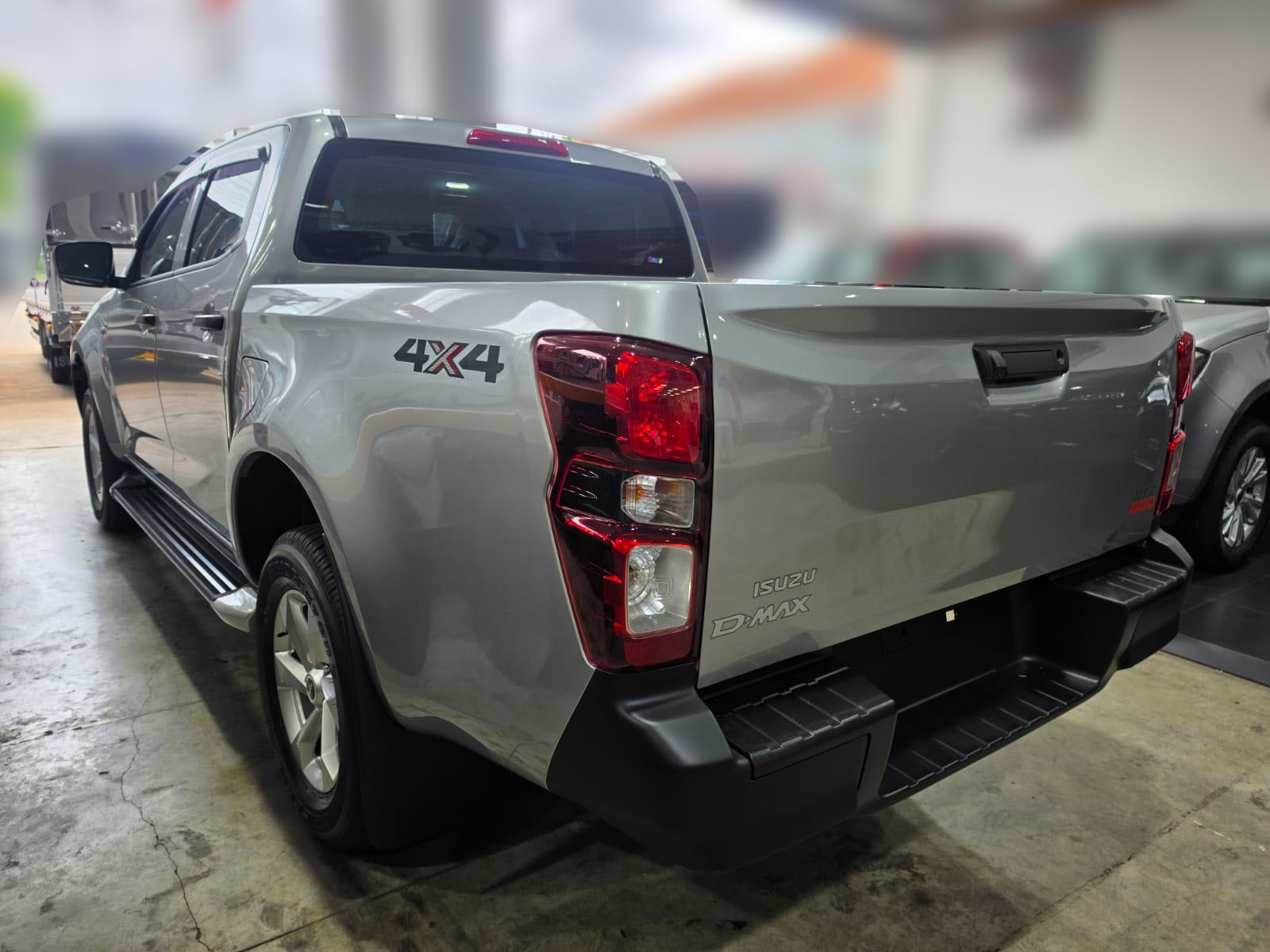 Used 1
                    ISUZU
                     for Sale Image