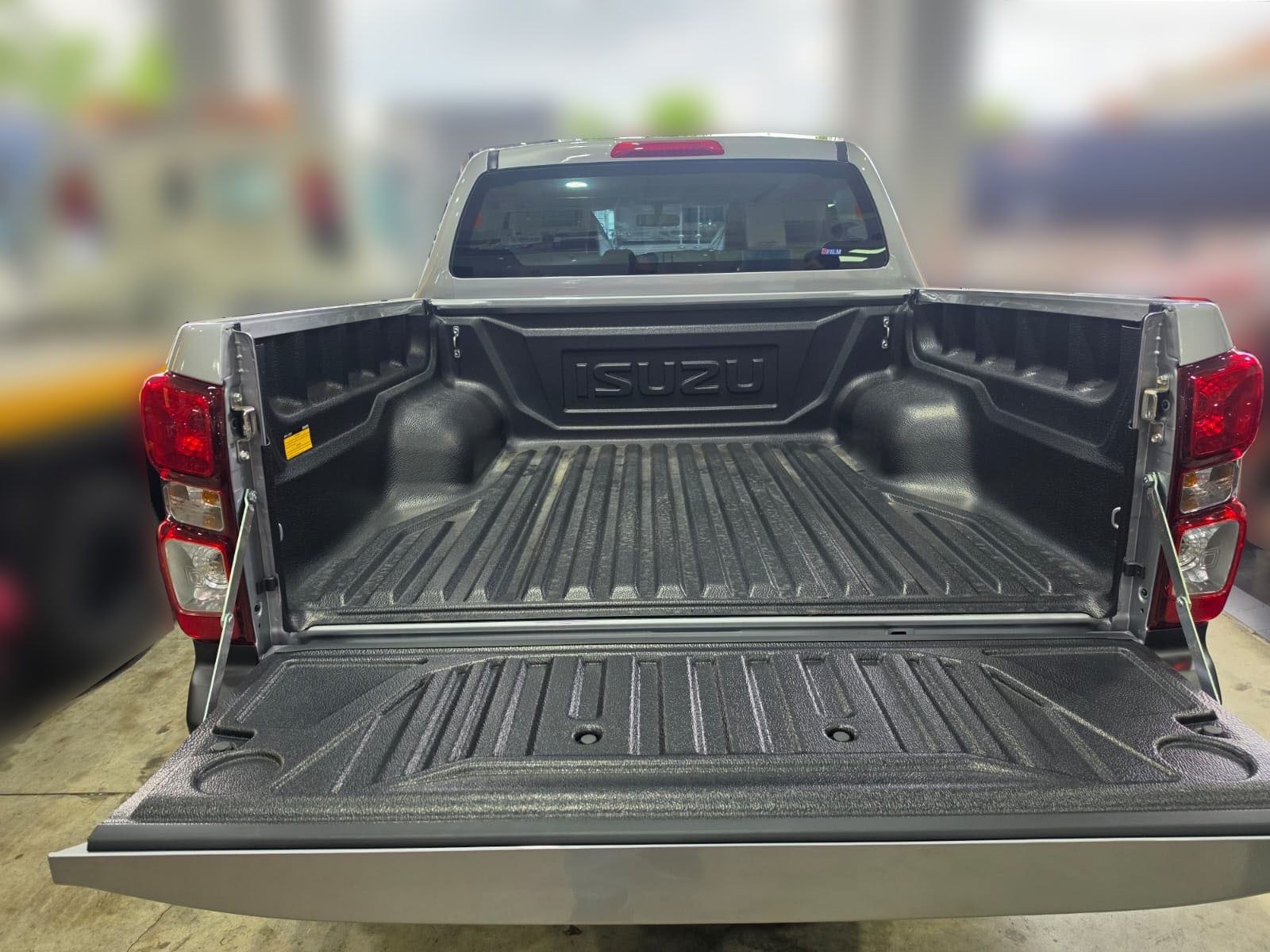 Used 1
                    ISUZU
                     for Sale Image