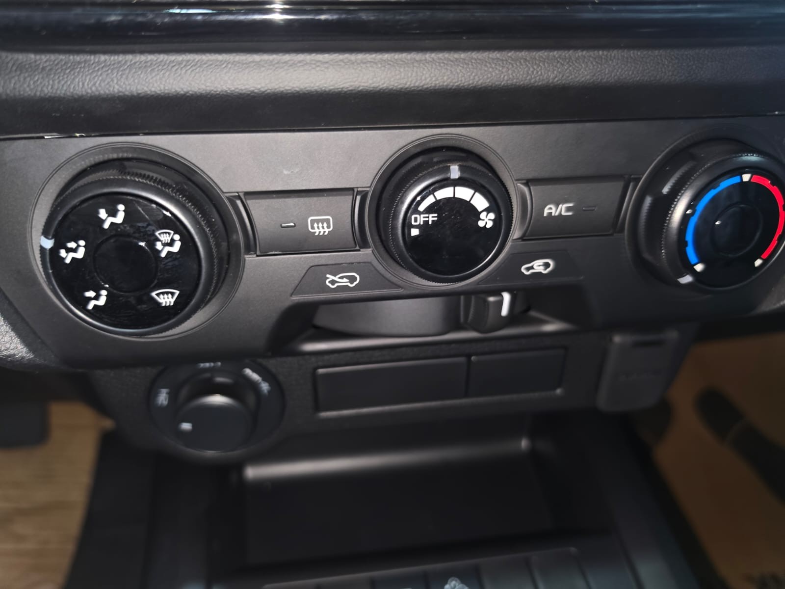 Used 1
                    ISUZU
                     for Sale Image