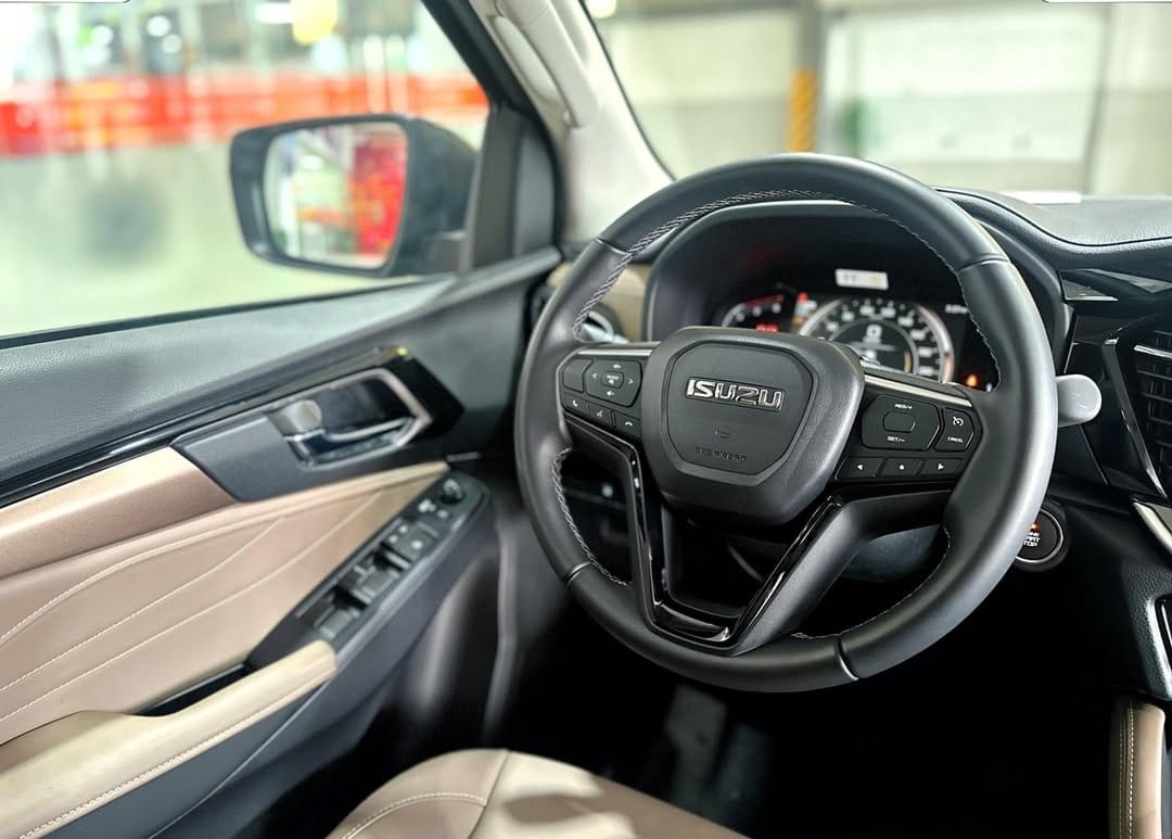 Used 1
                    ISUZU
                     for Sale Image