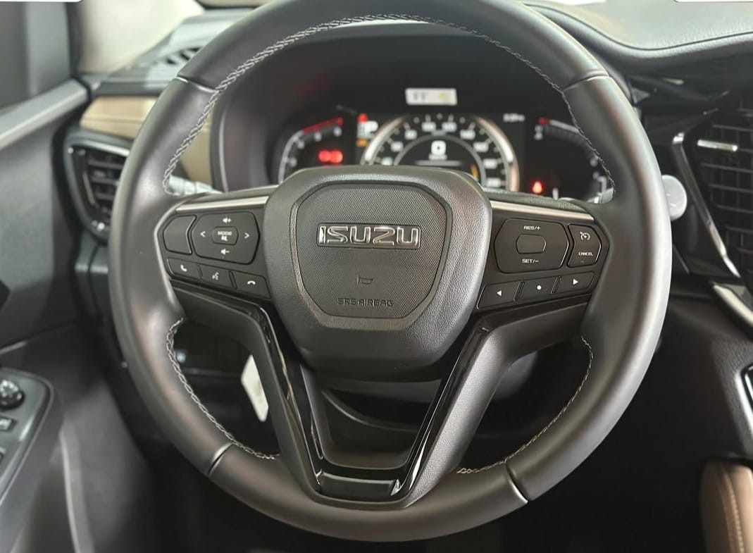 Used 1
                    ISUZU
                     for Sale Image
