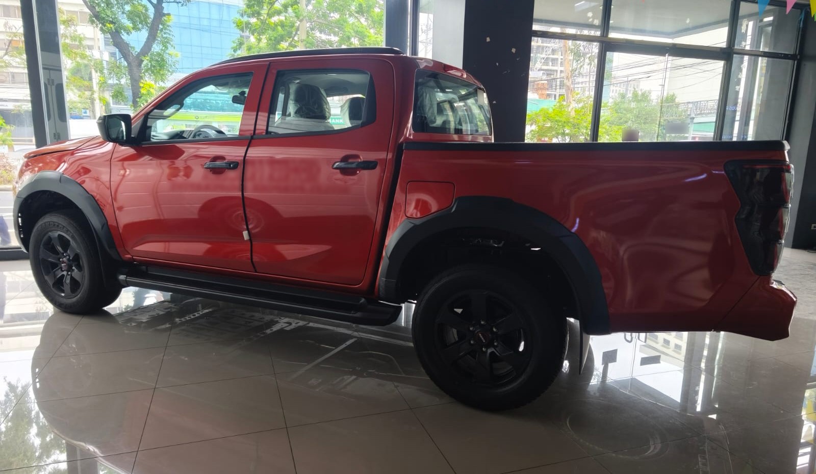 Used 1
                    ISUZU
                     for Sale Image