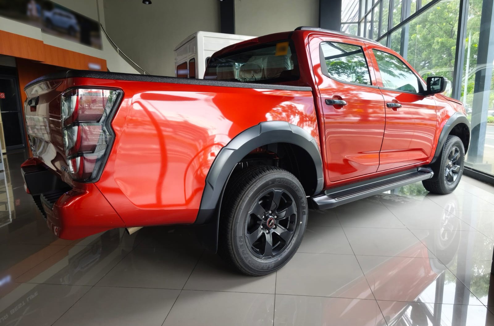 Used 1
                    ISUZU
                     for Sale Image