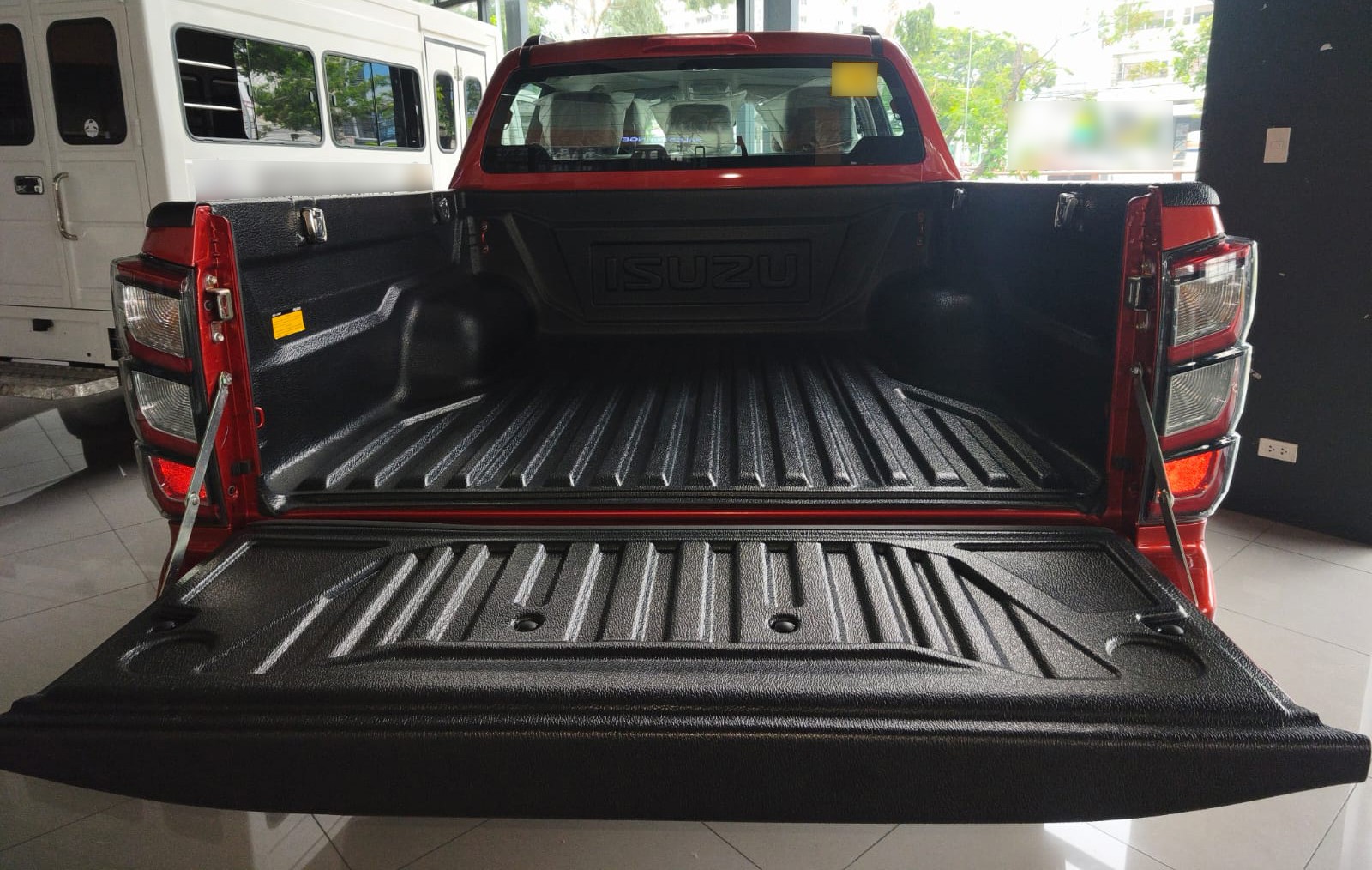 Used 1
                    ISUZU
                     for Sale Image