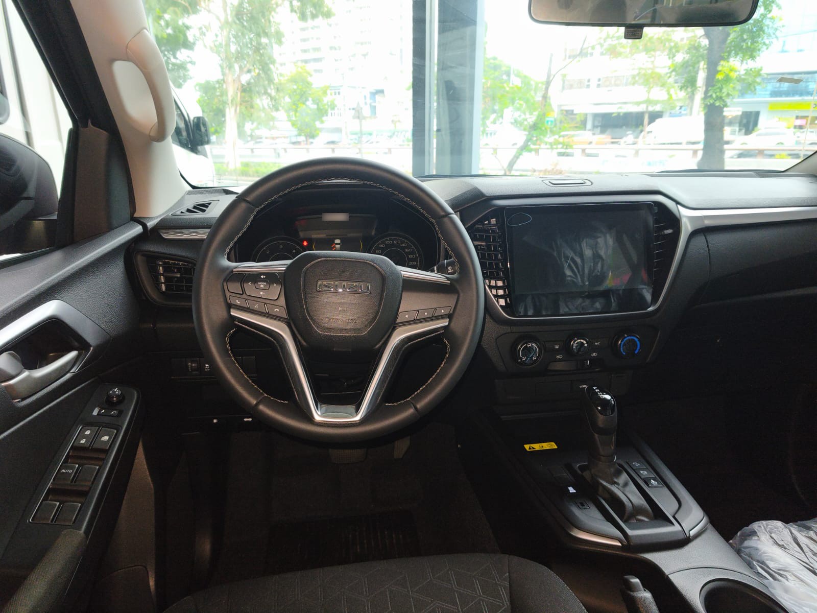 Used 1
                    ISUZU
                     for Sale Image