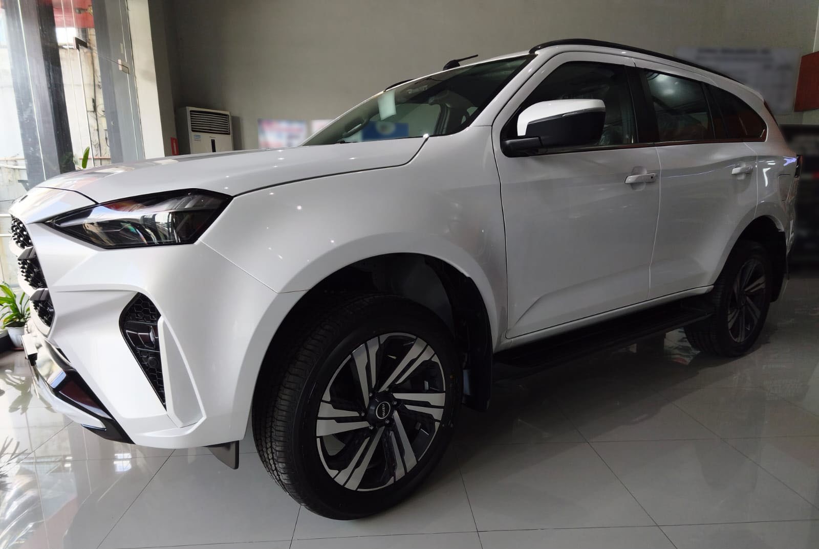 Used 1
                    ISUZU
                     for Sale Image