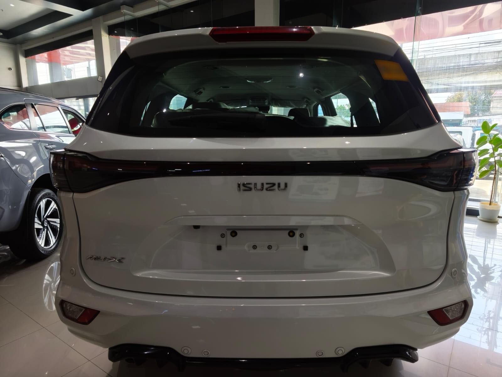 Used 1
                    ISUZU
                     for Sale Image