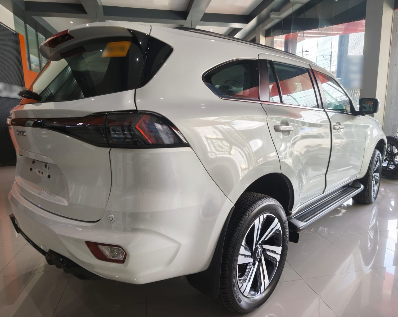Used 1
                    ISUZU
                     for Sale Image