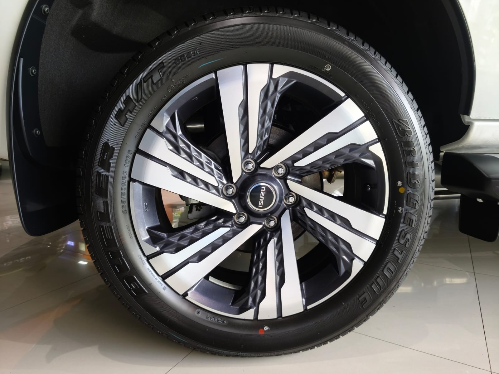 Used 1
                    ISUZU
                     for Sale Image