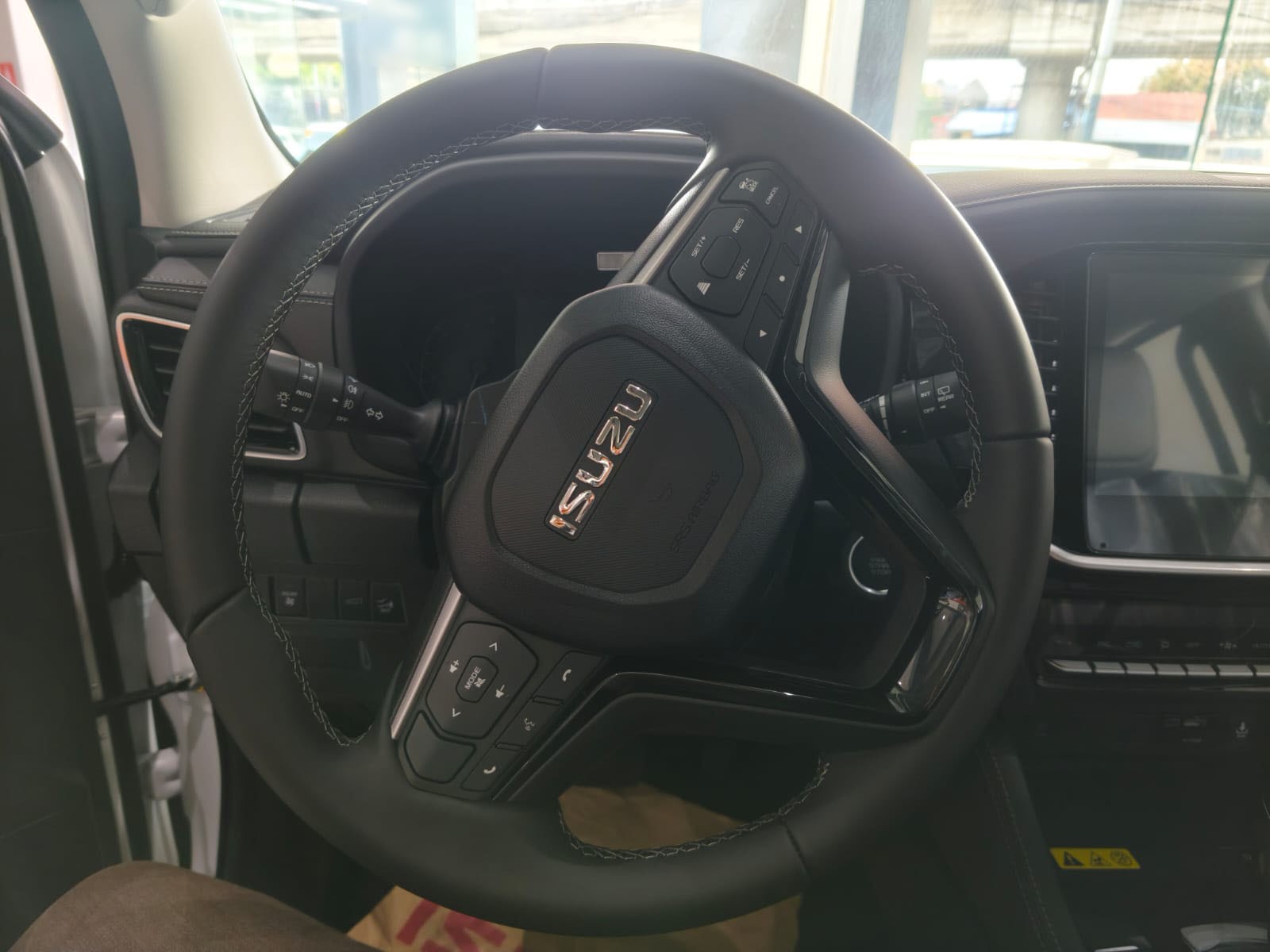 Used 1
                    ISUZU
                     for Sale Image