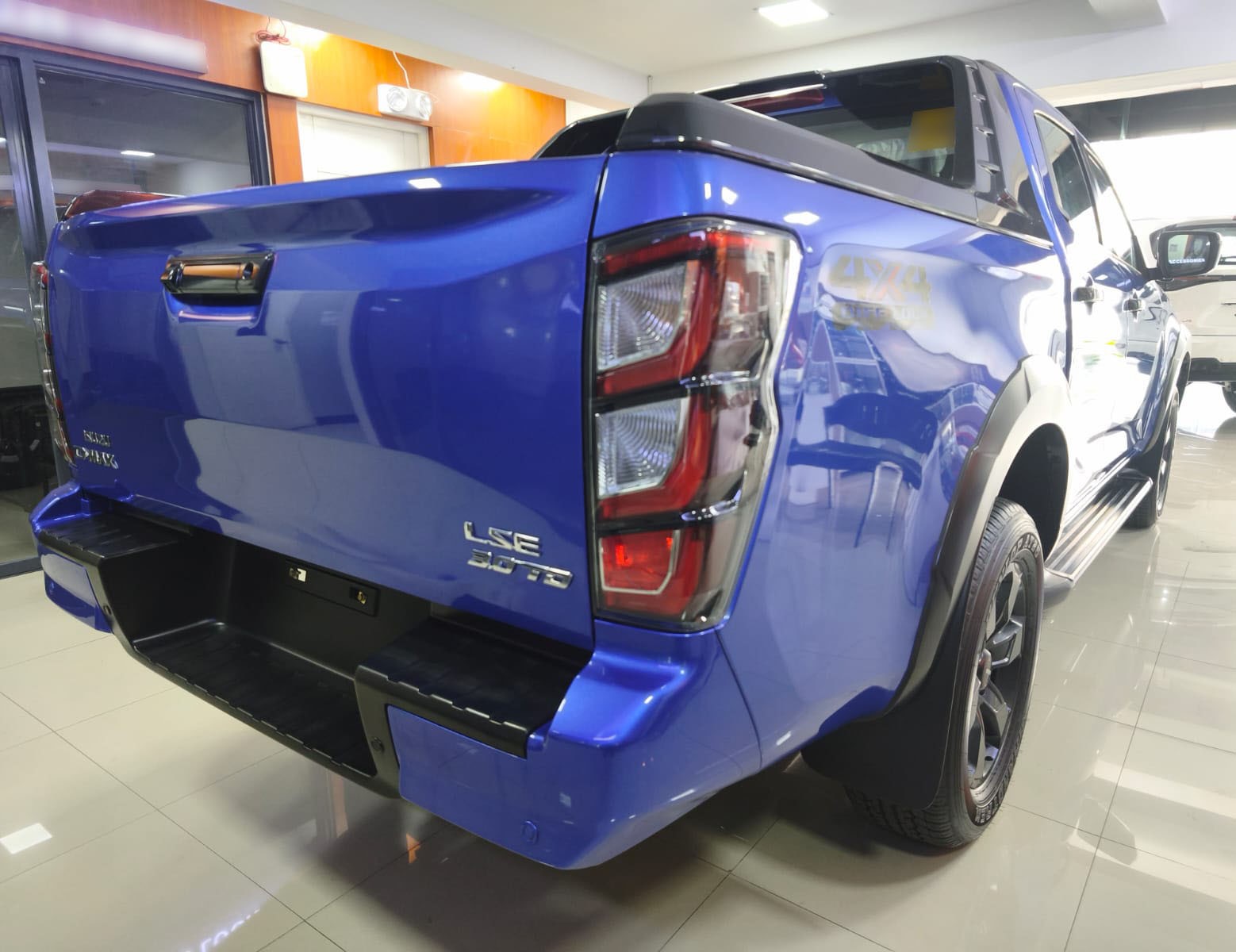 Used 1
                    ISUZU
                     for Sale Image