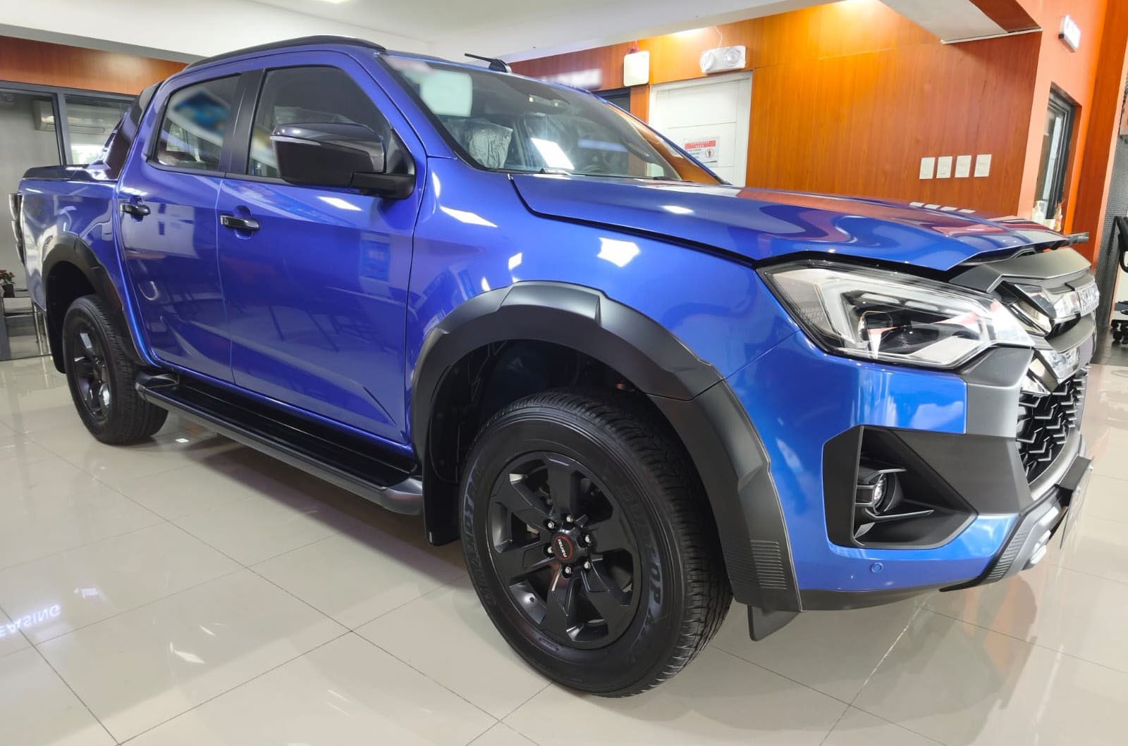 Used 1
                    ISUZU
                     for Sale Image