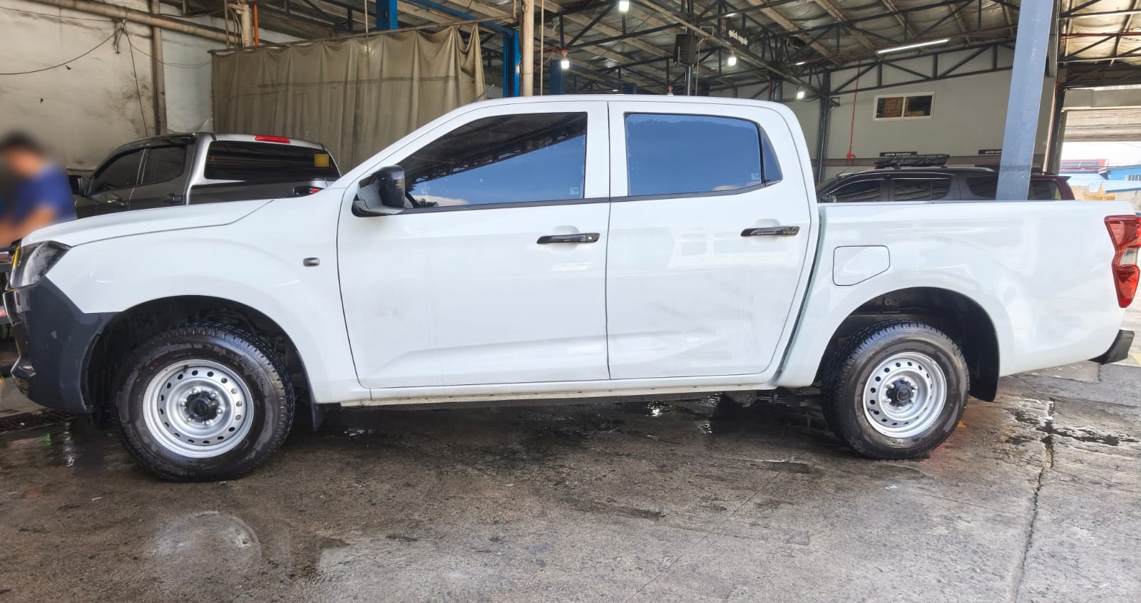 Used 1
                    ISUZU
                     for Sale Image