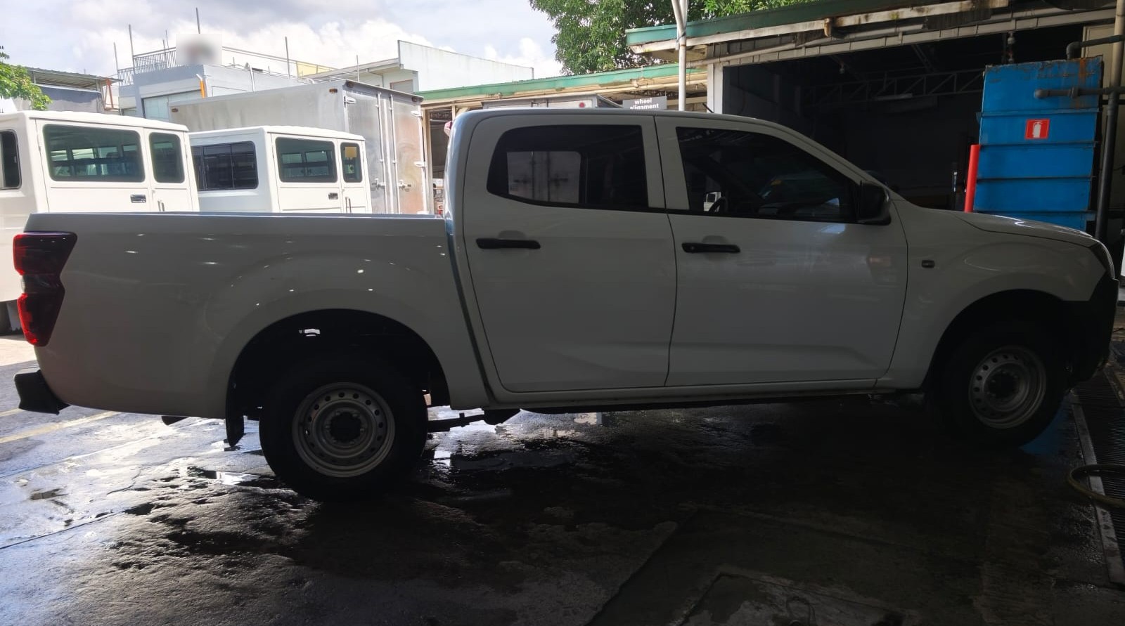 Used 1
                    ISUZU
                     for Sale Image