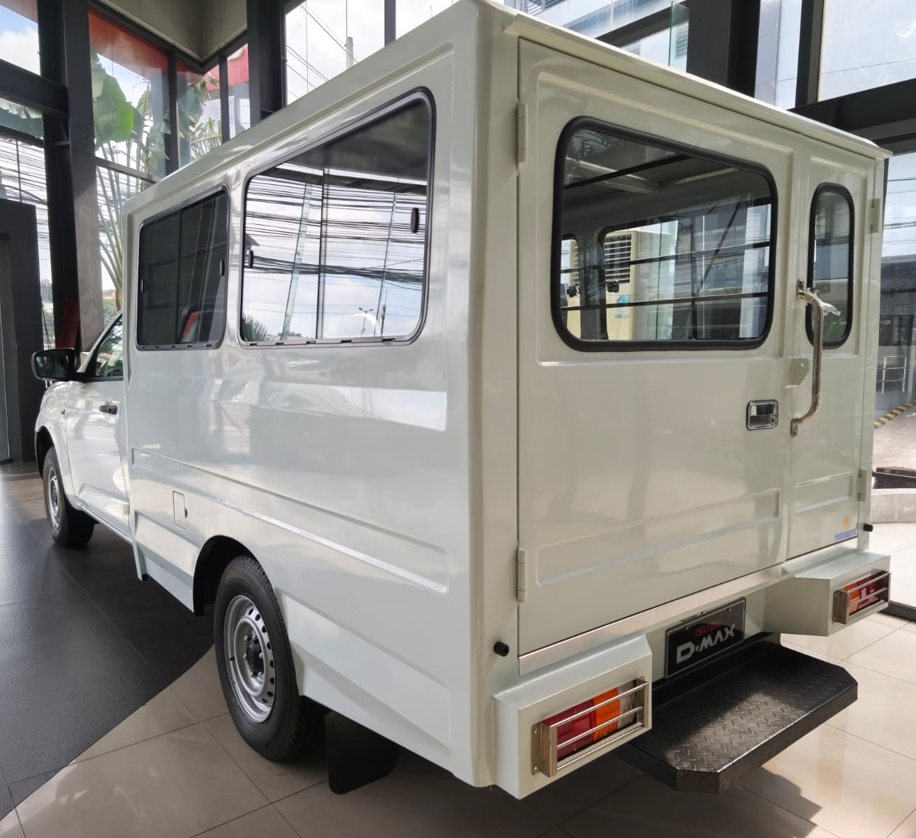 Used 1
                    ISUZU
                     for Sale Image