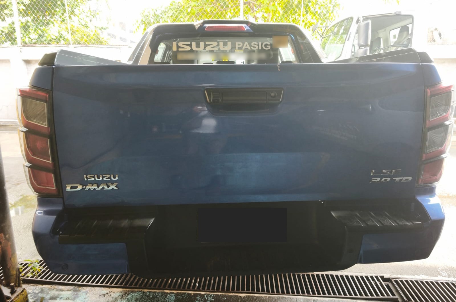 Used 1
                    ISUZU
                     for Sale Image