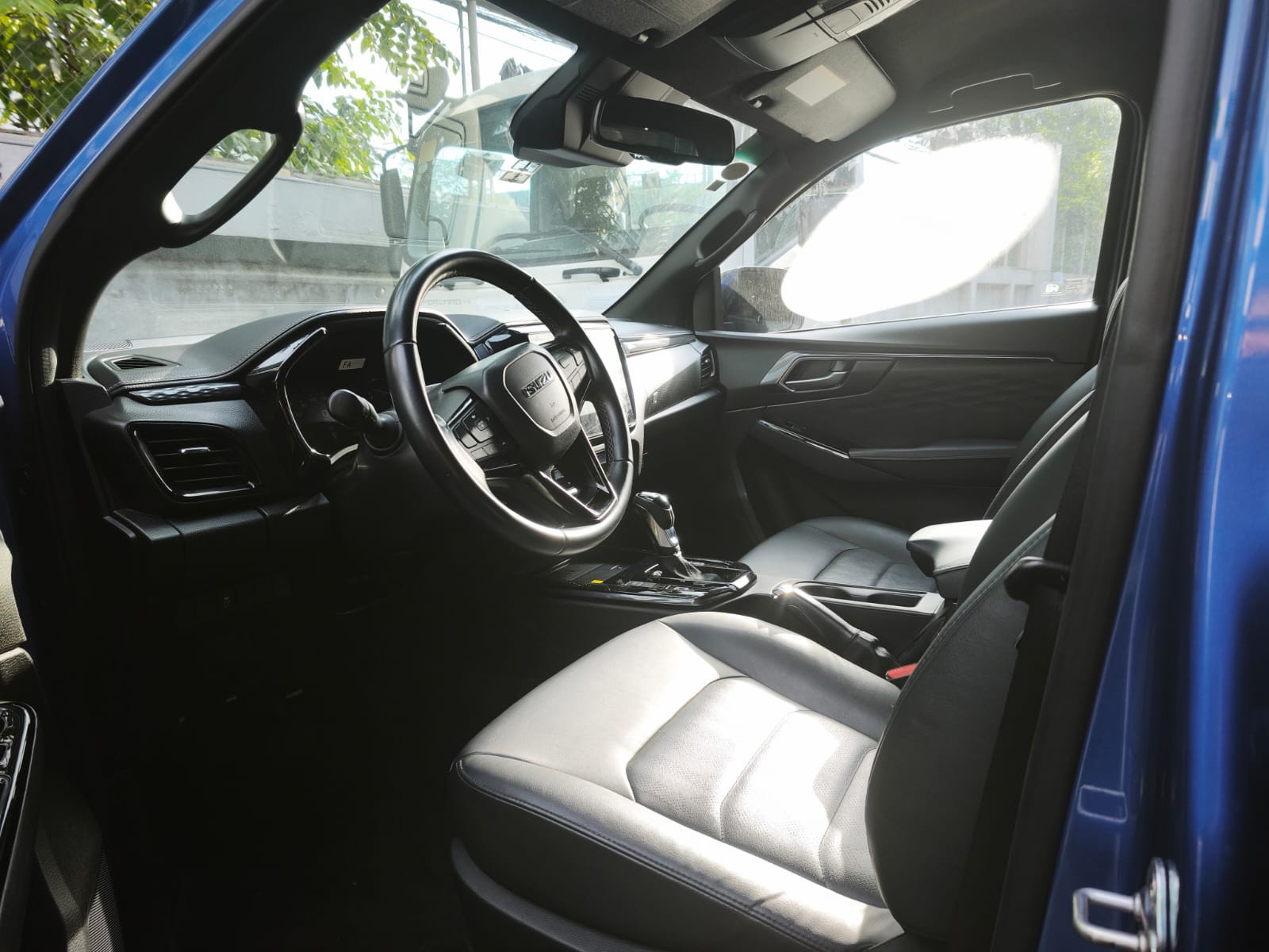 Used 1
                    ISUZU
                     for Sale Image