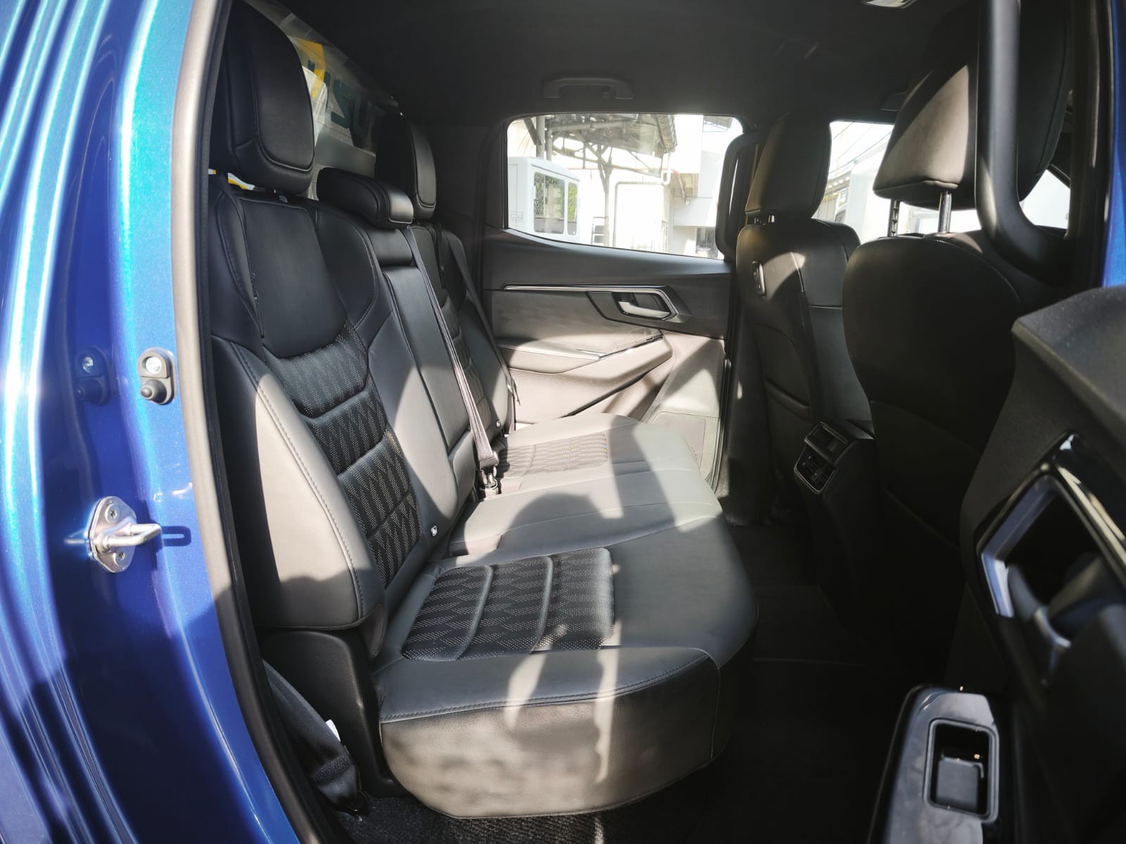 Used 1
                    ISUZU
                     for Sale Image