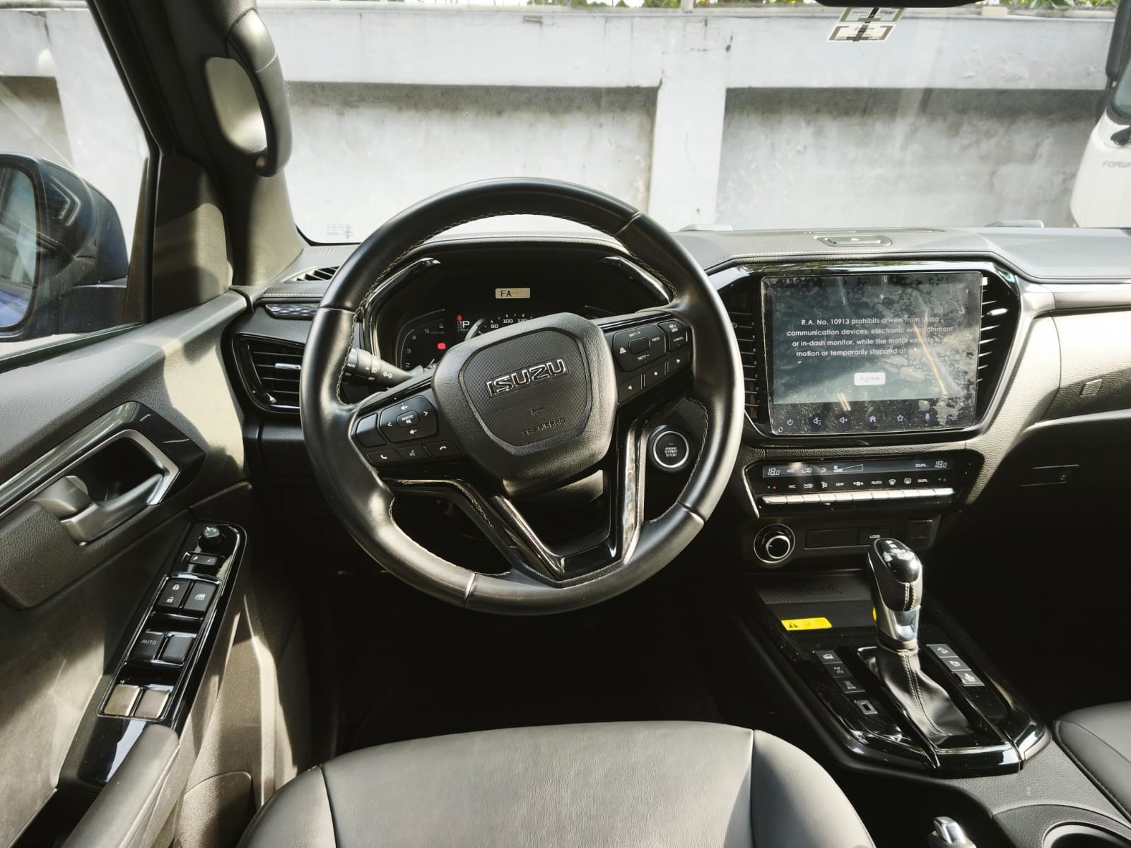 Used 1
                    ISUZU
                     for Sale Image