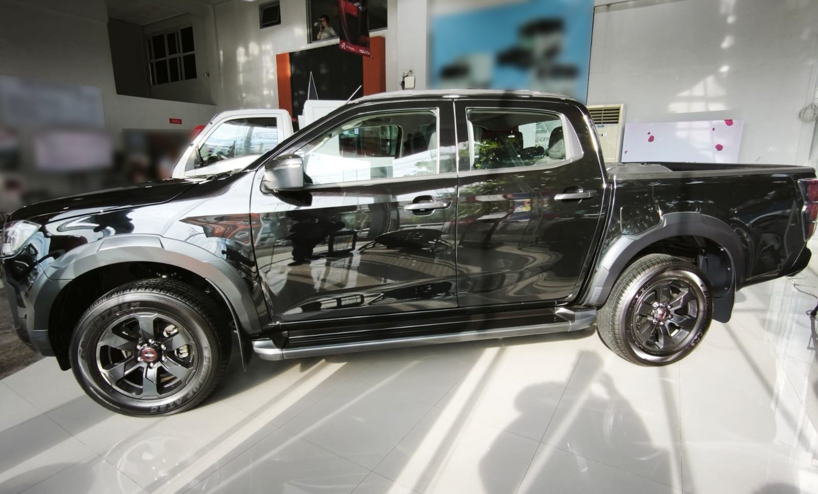 Used 1
                    ISUZU
                     for Sale Image