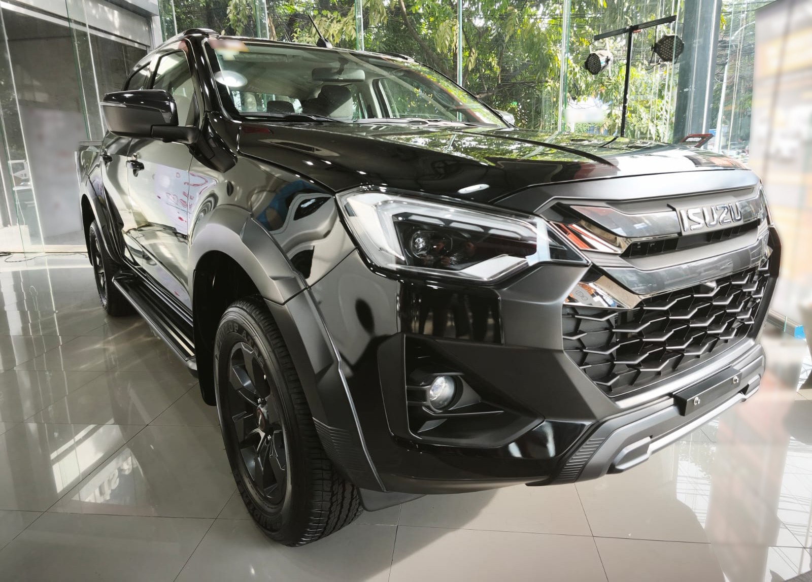 Used 1
                    ISUZU
                     for Sale Image