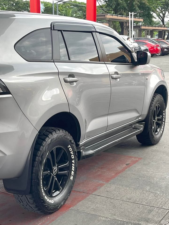 Used 1
                    ISUZU
                     for Sale Image