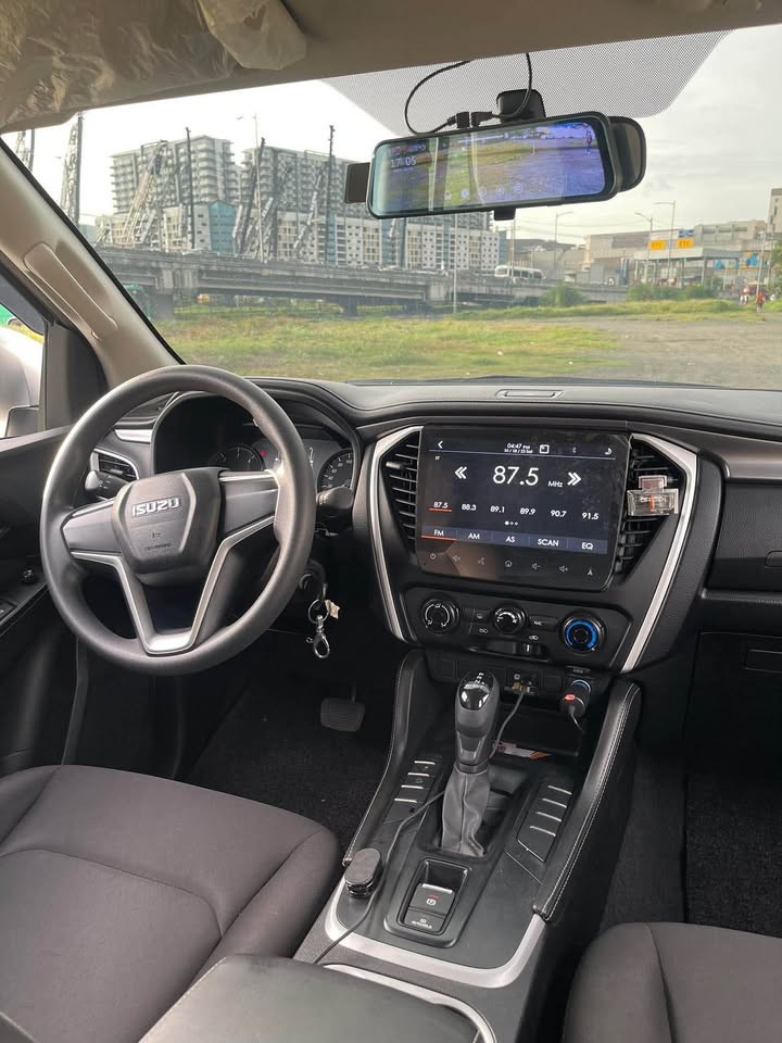 Used 1
                    ISUZU
                     for Sale Image