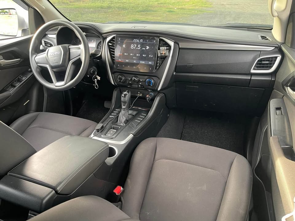 Used 1
                    ISUZU
                     for Sale Image