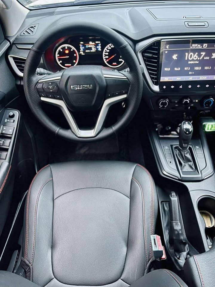 Used 1
                    ISUZU
                     for Sale Image