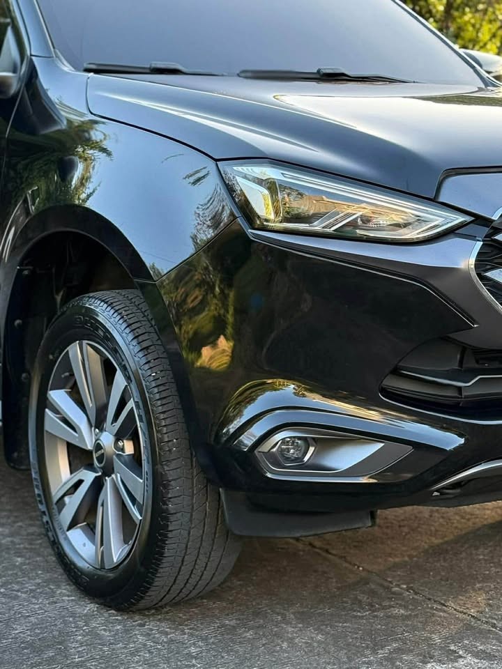 Used 1
                    ISUZU
                     for Sale Image