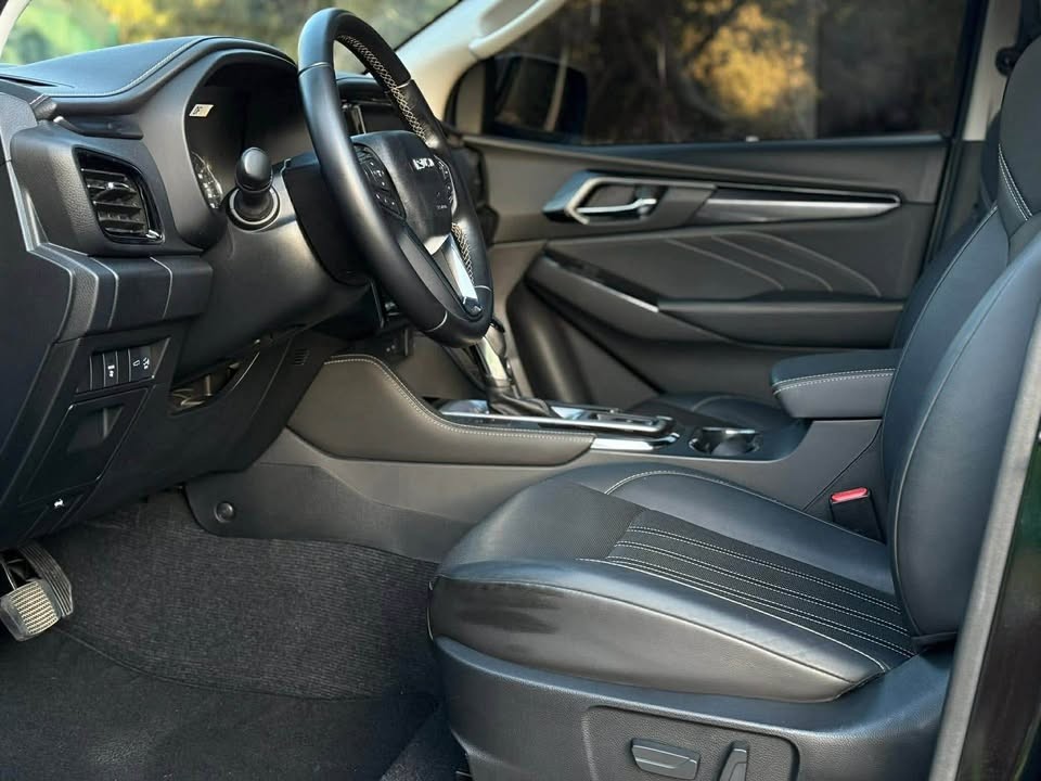 Used 1
                    ISUZU
                     for Sale Image