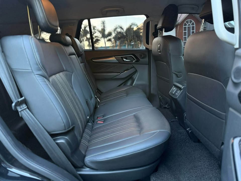 Used 1
                    ISUZU
                     for Sale Image