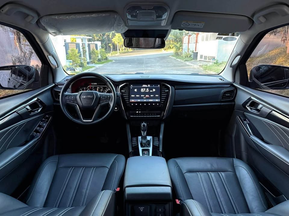 Used 1
                    ISUZU
                     for Sale Image