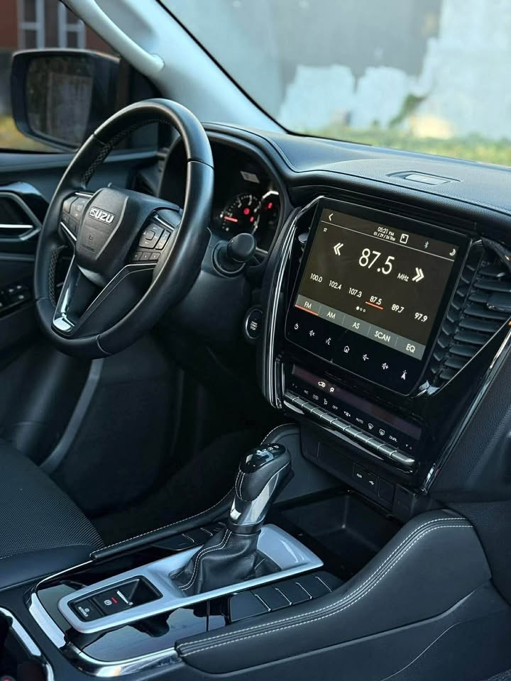 Used 1
                    ISUZU
                     for Sale Image