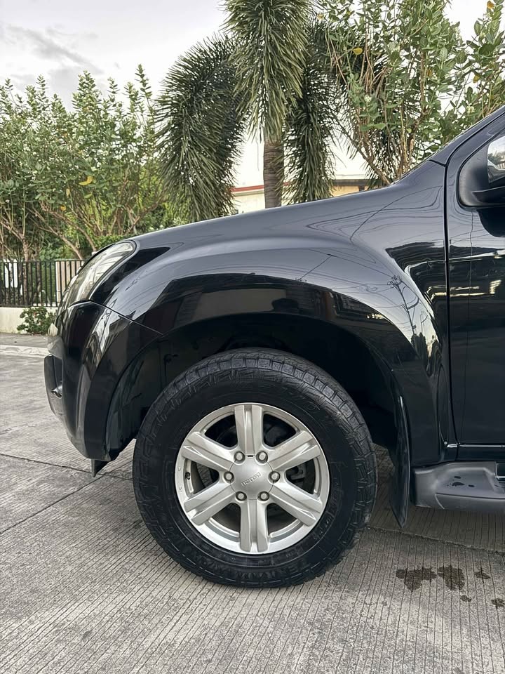 Used 1
                    ISUZU
                     for Sale Image