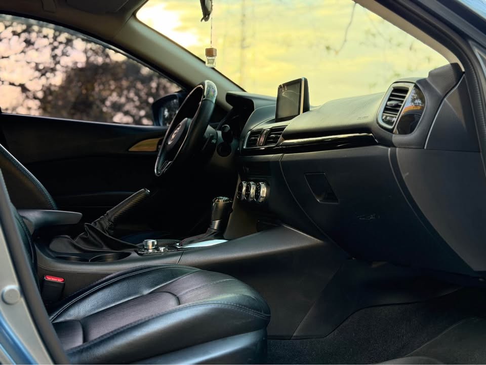 Used 1
                    MAZDA
                     for Sale Image