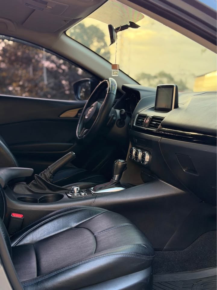 Used 1
                    MAZDA
                     for Sale Image